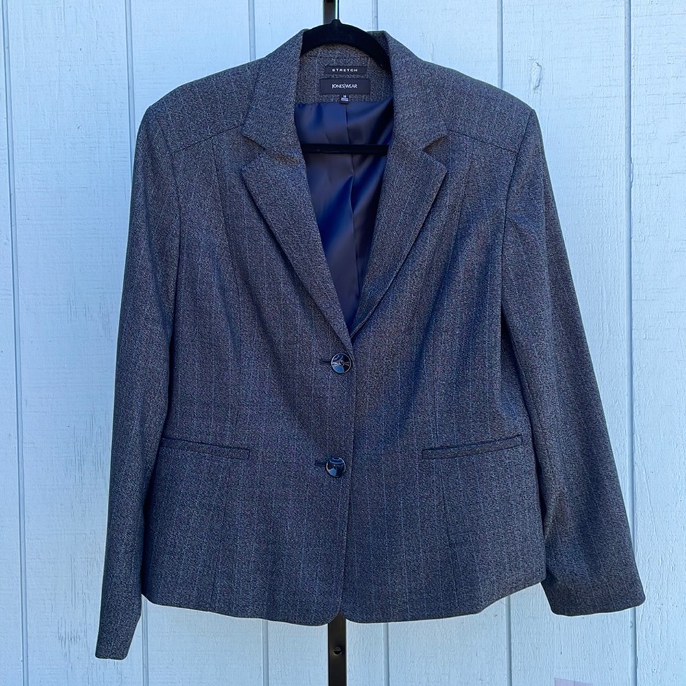 Jones Wear Women’s Blazer Grey Pinstriped Size 16